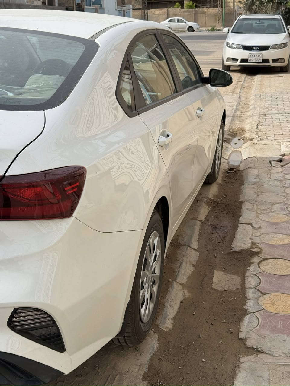 السلام عليكم سيراتو موديل 2023 خليجي مكفوله كفاله عامه رقم اربيل جديد  مواصفات السيارة :
محرك 2000 دوش 
لد نهاري ليلي 
تحكم سترين جهتين 
تبريد قطعتين
شاشه جبيرة
كامرة وحساس خلفي 
مانع انزلاق 
مثبت سرعه 
حساس ضغط الاطارات 
رايدها مراوس فورنت لاندر  
ملاحظه ( السيارة مكفوله كفاله عامه ماعده شخط صغير بين الباب السايق وجاملغ موضح بصورة )


**إذا كنت صاحب هذا الإعلان وتريد حذفه لأي سبب، رجاءا أرسل رسالة إلى الدعم الفني**