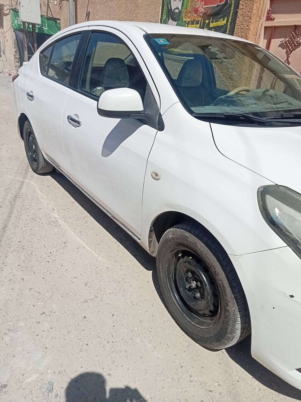 سلام عليكم نيسان سني هندي موديل 19 رقم بغداد جديد
كير مكينه شاصي مكفول 
بيهه بس جاملغ مبدل الأيسر مال حاويه نفس لون 
1_دسكات +بنات جدد 
2. طبلات +روس رواط +شمعات جدد 
3.دوشمه ارضيهه +كشنات 
4.تخم تاير جديد 
سياره جاهزهه من كل النواحي 
مكان بغداد مدينه الصدر 
سعر 110 
رقم الهاتف ***********
