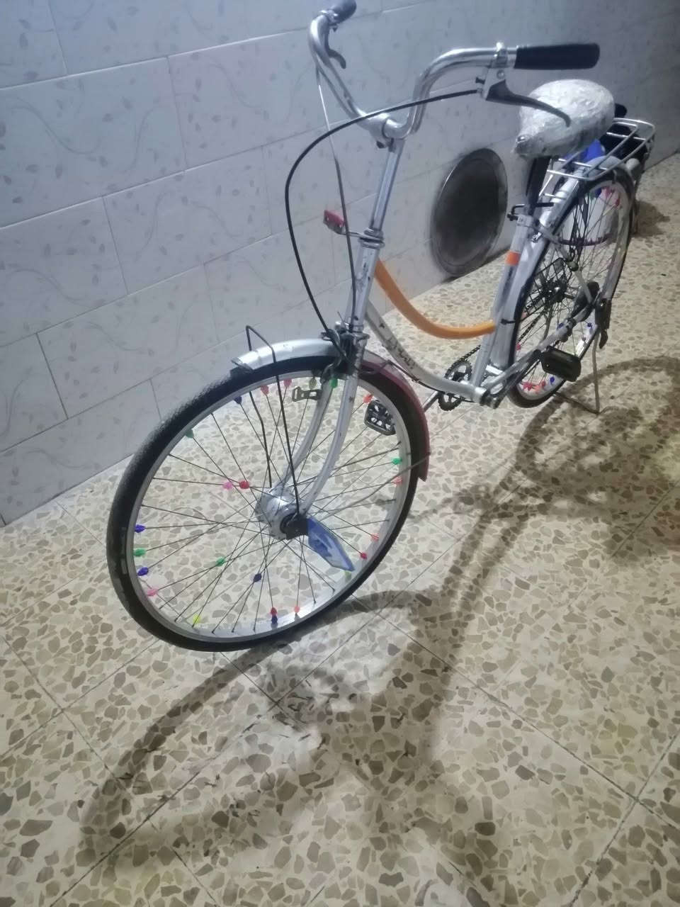 السلام عليكم شباب بطه بناتي تخم تاير جديد هوه والجوابه شرط وياله موس لاملعب ولاعواج بريكات شحط خلفي وامامي بايسكل جاهز ونضيف جدا برغي مابي نقص وكلش نضيف وجديد رايده 70وبي مجال لطيبين مكاني بغداد لأمين الثانيه الرقم ***********
