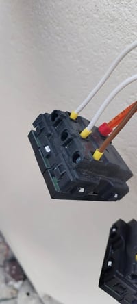 كهربائي منازل تسيس وصيانة كافه اعمل الكهربائيه نتصل 07823810040