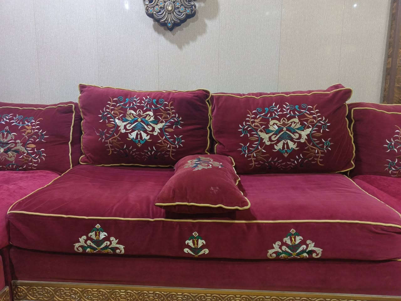 السلام عليكم عي هاي قنفات طخم كويتي جديد استخدام قليل للبيع سعر 600وبيه مجال للتواصل ***********
