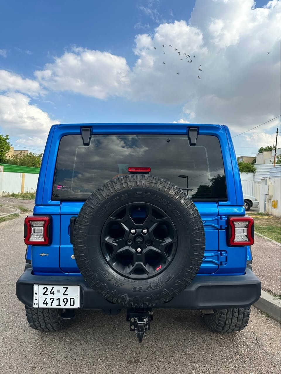 2022 Jeep Wrangler · Suv · Driven 68,000 miles

جيب رنكلر ٢٠٢٢ ماشيه ٦٨ الف كيلو فقط حادثها موضح بصوره صبغ شويه بونيد يم القفل وشويه جالمغ قرب الفندر. السياره جاهزه وجديده كلش كلش ٢٨٥ بيها مجال 
***********
*********** بغداد, العراق

