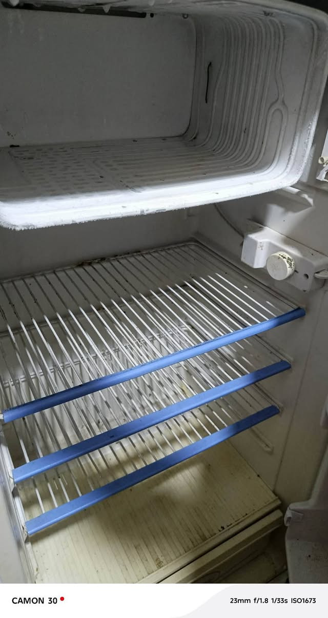 ثلاجات للبيع سوده سعره 175
وبيضه وسط سعره 75 وبيضه جبيره سعره 160 
وبيهن مجال 
مكان حله شارع ثمانين 
نقطه داله مسجد الرحمان


**إذا كنت صاحب هذا الإعلان وتريد حذفه لأي سبب، رجاءا أرسل رسالة إلى الدعم الفني**