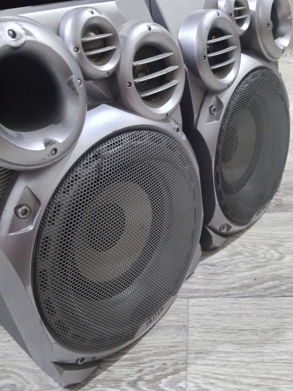 السلام عليكم سماعات JVC 100w نضيفات جدا شغالات بالكامل للستفسار راسلني وادلل


**إذا كنت صاحب هذا الإعلان وتريد حذفه لأي سبب، رجاءا أرسل رسالة إلى الدعم الفني**