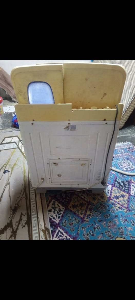 سلام عليكم غسالة توشيبا يابنية الأصلية الباب الاول مداخلة تصليح شرط نضيفة وشغالة تجفيف وغسل سعرها 50قفل الاتصال ***********مكاني زعفرانية بالبداية قبل اربع شوارع
