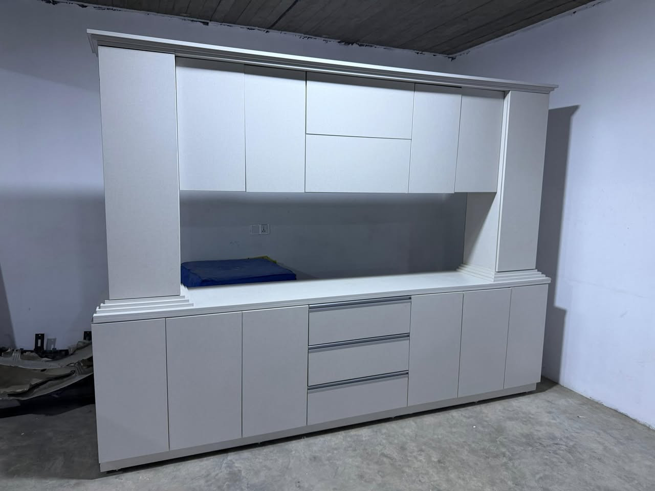 کەوەنتەری داری mdf
زۆر کەم بەکار هاتووە تەنانەت شوختیشی نیە 
٧٥٠ هەزاری پئ دراوە 
بای ٤٥٠ هەزارە لۆک لۆک 
٣ مەتر بە مەتر و نیو سنگەکەی 
لە چەمچەمال 
***********+فایبر +وتس ئاب

***********
Vip
