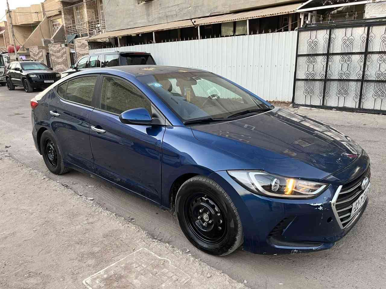 النترا 2017 وارد امريكي حادثها في امريكا جاملغ بدون دواخل في العراق قبق جنطه وشخط بالباب مرشوشه جهة السايق السياره توحيد لون وموجود الفديو قبل الصبغ مكفوله من الدواخل وشواصي مكينه دوش 2000 ادامه كامله ومنظومة تبريد جديدة وتخم تاير جديد وباتري جديد وفيت بم اصلي مال كصه والسياره جاهزه من كلشي رقم بغداد انكليزي بأسمي مداور ثاني يوم الموقع بغداد حي اور ام الكبر والغزلان السعر 107
  ***********
