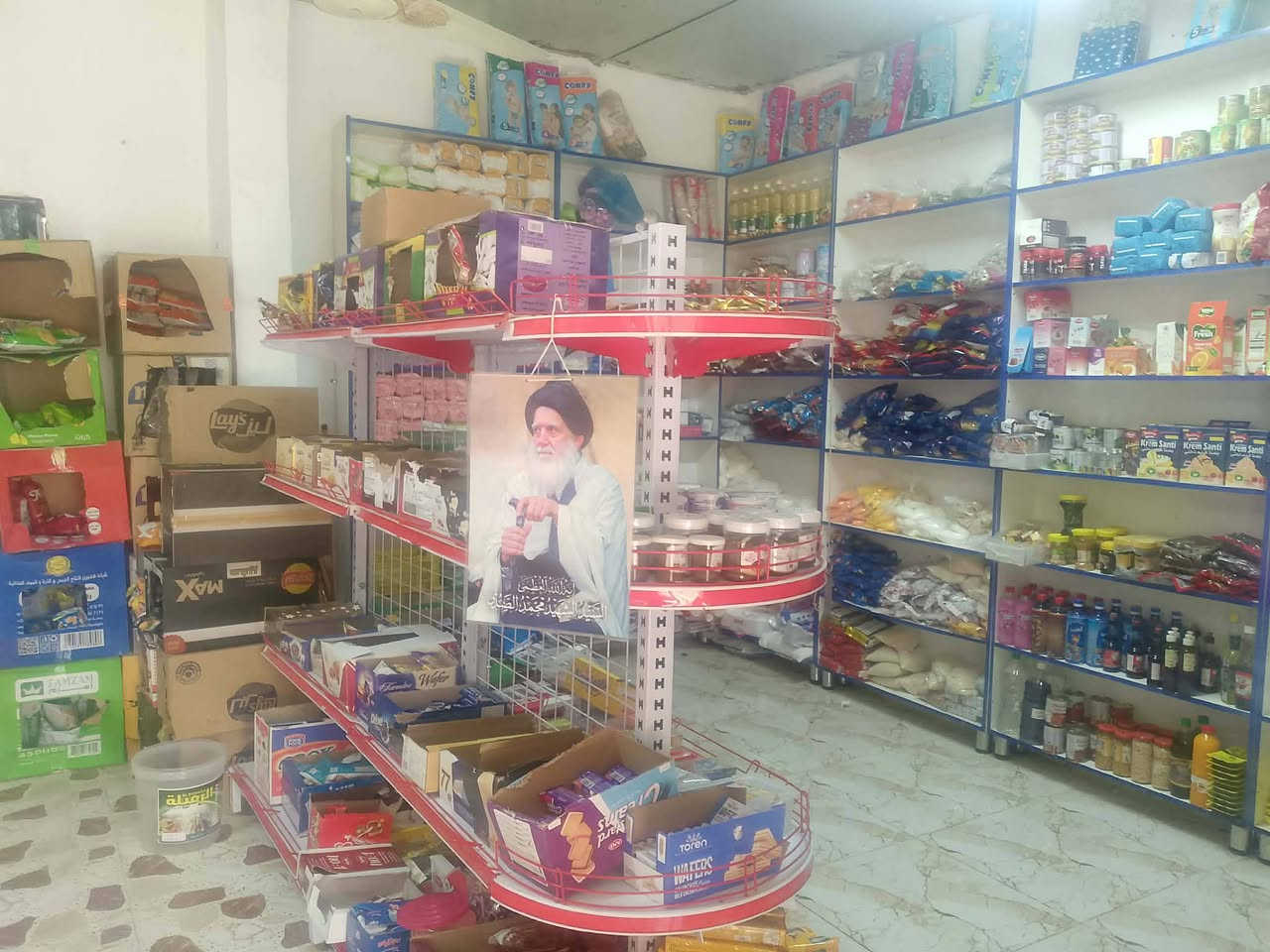 بسم الله الرحمن الرحيم هيكل مع محل للبيع بلا وافدين ثالث على شارع 15 له تصل على رقم ***********
