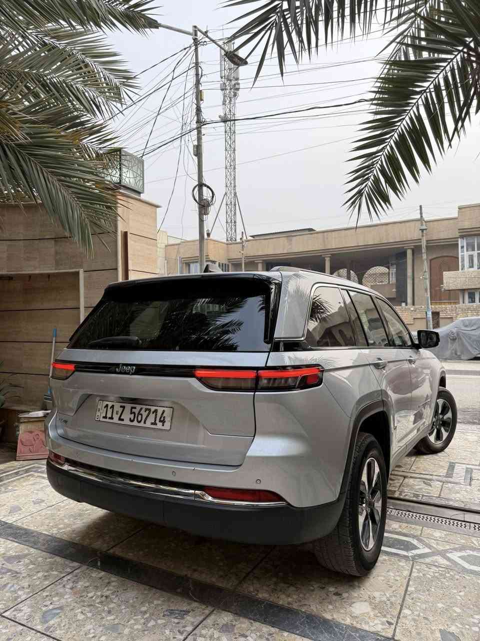 حياكم الله ✨  
متلگون هيج سعر بس يمنه 🔥
‏Jeep Grand Cherokee 4xe🩶
فئة 4xe (هايبرد Plug-in) 
•موديل2023
•وارد امريكي حادث خفيف جداً ( بدون ارباك )
•ممشى السيارةmi (43.000)
•موصفات 1/1
•محرك 4 سلندر 2.0 لتر تيربو🚀
•نظام دفع رباعي ذكي 
•سقف بانوراما 
•خمس وضعيات قيادة
•شاشه وسطية + شاشة عدادات رقمية + شاشة للراكب الامامي 
•مقاعد جلد + كهرباء + ذاكرة مقاعد 
•تدفئة مقاعد امامي + خلفي + مقود 
•حساسات خلفية 
•رادارات امامية +جانبية +خافية
•انارة داخليه محيطية 
•دخول ذكي 
•جنطة كهرباء 
•تشغيل عن بعد 
•تحديد مسار + توقف ذاتي + نقطة عمياء 
•كامرة خلفيه 360*
•8 وسائد هوائية
•نظام صوت Alpine 
•كشافات امامية 
•عدد الركاب 5
•8 منافذ شحن 
•مثبت سرعة 
•شفتات ستيرن
السيارة جديده جداً بدون اي نقص 👌
مكان السيارة بغداد 📍
علق يوصلك السعر 👍
رقم صاحب السيارة ***********

للاعلانات ***********

#العراق #سيارات #بيع #بغداد #سيارة #سيارات_للبيع #ابوشريك
