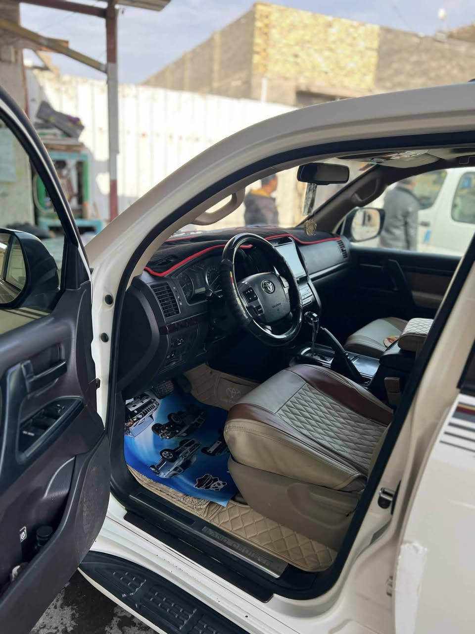 السلام عليكم مونيكا للبيع مكان بابل الورديه الموديل 10 
 ٣١٠ هذا السعر وبيها مجال ***********
