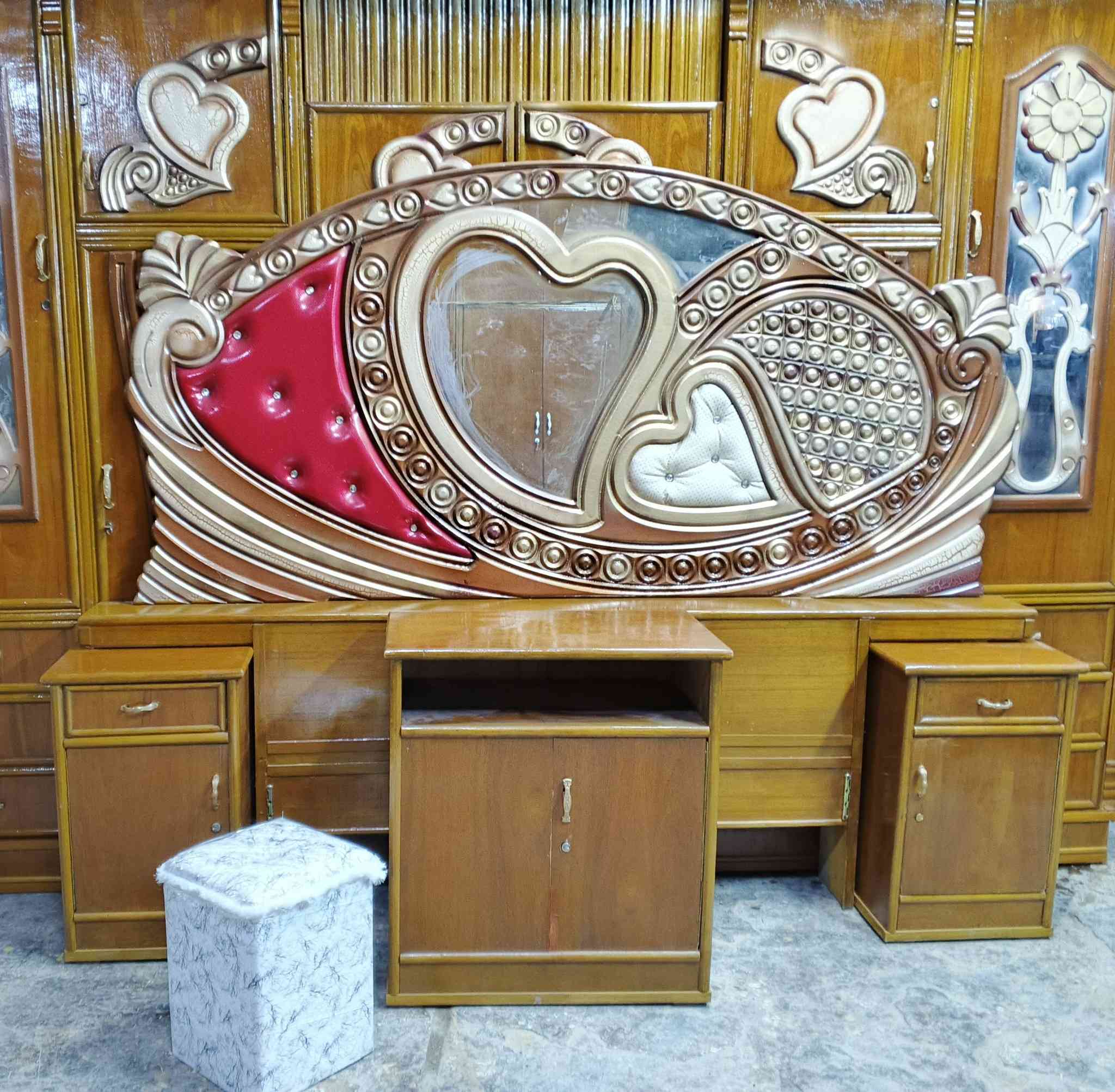 غرفة نوم مستخدمه صاج  مستخدمه كامله  مبيها نقص العنوان بغداد موبايل ***********لدينا خدمة توصيل بكروه بكروه
