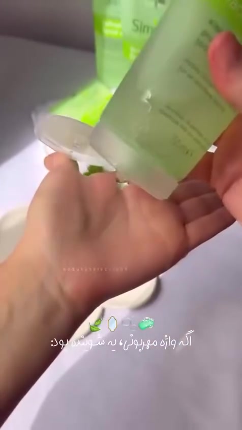 💚غسول سمبل للبشره المختلطة  
‏ Simple refreshing facial wash
غسول سمبل المنقي يعمل على إزالة الأوساخ والزيوت وبقايا المكياج من الوجه كما يعمل على تنقية المسام المسدودة بعمق وتخلص من حب الشباب، وعدم وجود لمعان دهني مكون من مجموعة من الفيتامينات لتغذية وإنعاش البشرة وتحرير الكولاجين فيها 
✅يحتوي على فيتامين E *** وفيتامين BS وأحماض برو أمينو. تركيبته مصممة خصيصاً للبشرة المختلطة ينظف بلطف وفعال مع ترك البشرة تشعر بالمرونة والراحة والانتعاش على الفور ومناسب للاستخدام اليومي ✔️
#الاصلي المنشأ بولندي 🇵🇱💯
سعر الدرزن 8
يوجد لدينا توصيل الجميع محافظات العراق5


**إذا كنت صاحب هذا الإعلان وتريد حذفه لأي سبب، رجاءا أرسل رسالة إلى الدعم الفني**