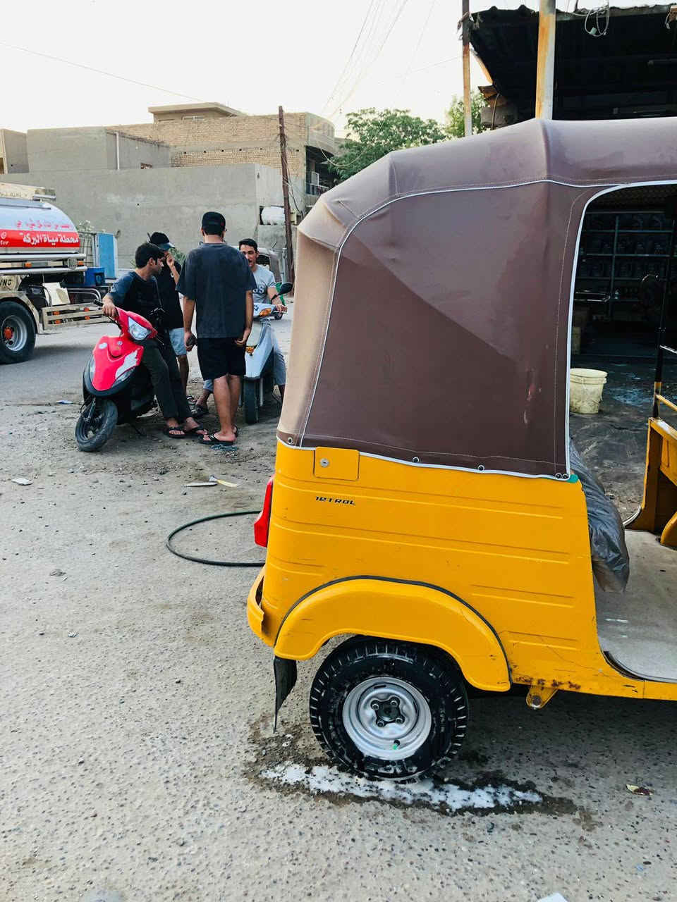 سلام عليكم تكتك موديل 20 شهر 12 مكفوله من ضربه وصبغ قطره صبغ مابيها بلاديه مكاني البلديات ***********رقم بغداد نكليزي تحويل ثاني يوم
