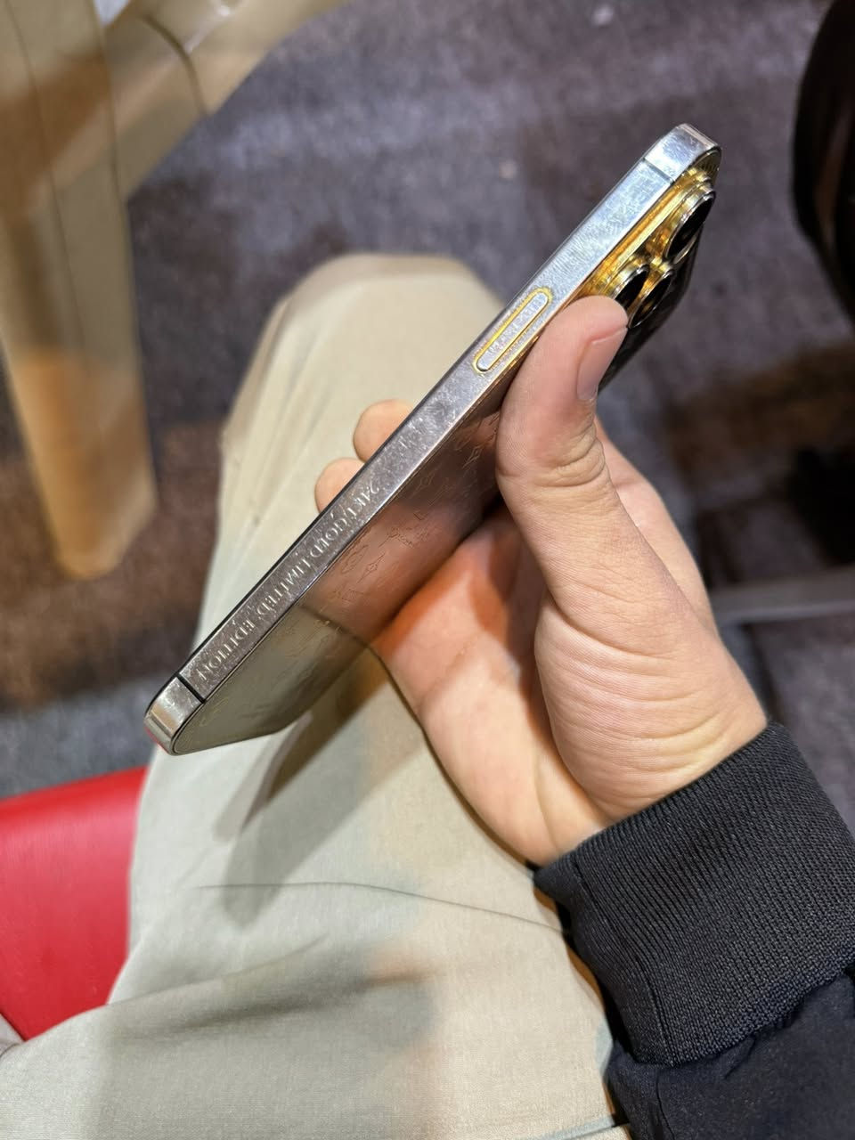 14 برو ماكس دبل سيمكرت
ذاكرة 256 

بطارية 100 مبدلة

شاشه اصليه 3 خيارات مبدله تفصيخ 

فقط بي هذه الكسر خفيف و ممئثر على المس 

كله شغال و نضيف 

سعر 600 

مكاني بغداد جميلة 

***********
