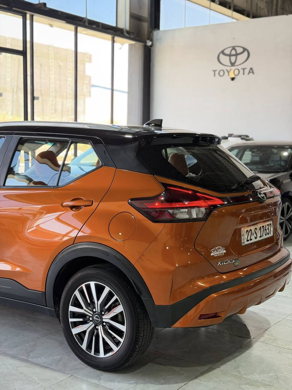 للبيع Nissan Kicks 2023 SV
لون تو كلر – داخلية أورنج

المواصفات:
 • تشغيل عن بعد
 • بصمة أبواب وتشغيل
 • ويل كب
 • شاشة كبيرة تدعم Apple CarPlay
 • هندبريك بصمة
 • أوتو هولد
 • كروز كنترول مع تحكم ستيرن

الحادث:
 • دعامية أمامية فقط
 • بدون داخل، بشرط

السعر:
135$ مناسب جداً

📍 الموقع: مدينة المعارض الجديدة
📞 للاستفسار: ***********

م
