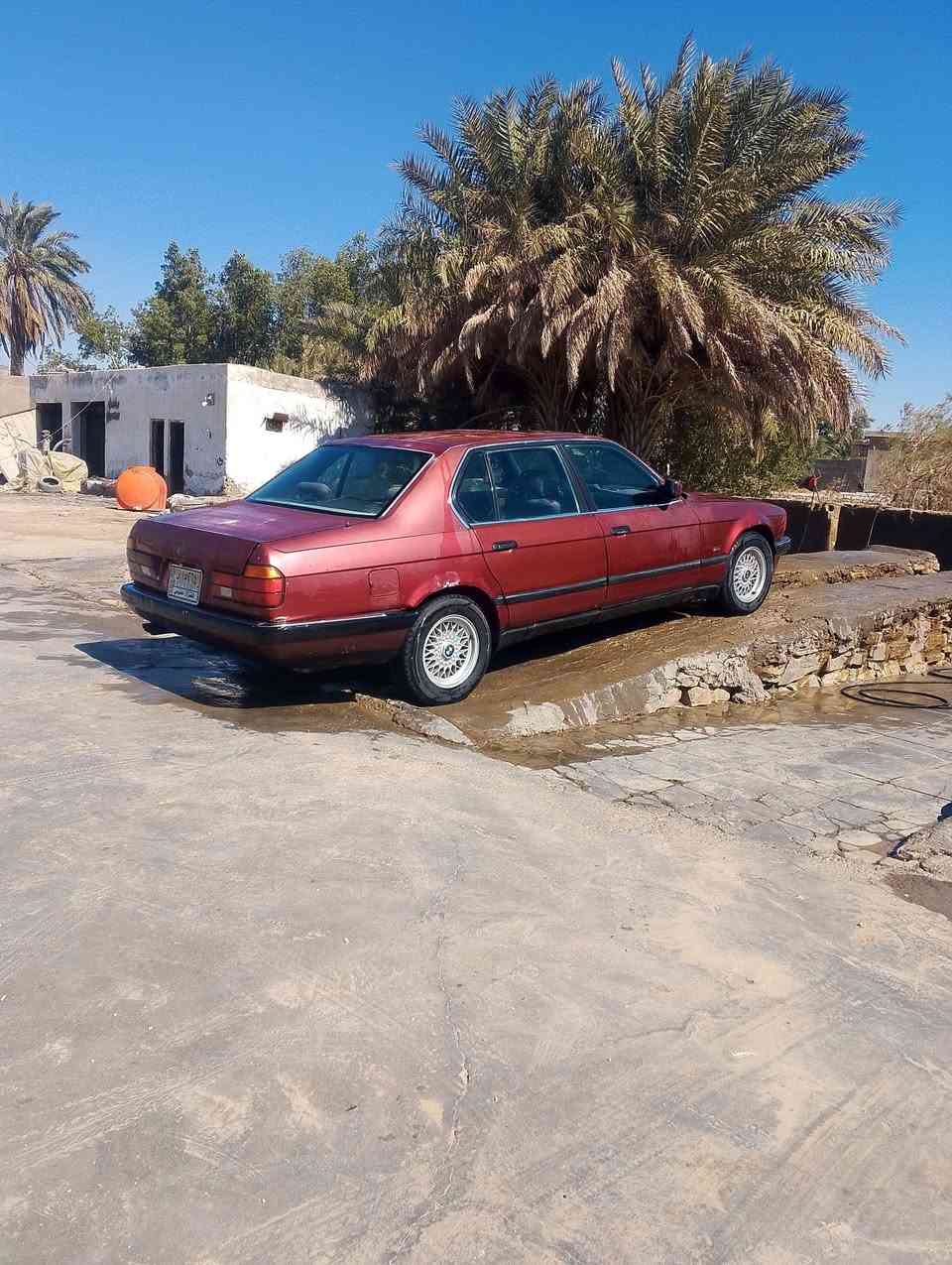 السلام عليكم
BMW
حجم.                          735i
موديل                      1991
محرك شرط 
بجم عريض 
سلايت شغال 3 طكات
سنتر لوك 
كامره شاشه 
دبل ايرباك 
تبريد شغال تدفئه 
تخم تاير جديد 
كهربيات شغاله من الطول للطول 
حداديه جاهزه من الطول للطول 
السياره جاهزه مجهزه عله ايدي مابيها ايي ضربه مكفوله من الضربة 
رقم بصره تحويل ثاني يوم شرط
بيها مشكله بالكير  

للبيع أو مرواس حسب القناعه 
السعر [32وبيها مجال للطيبين]
مكان السياره{سماوه]
رقم الهاتف [***********]
