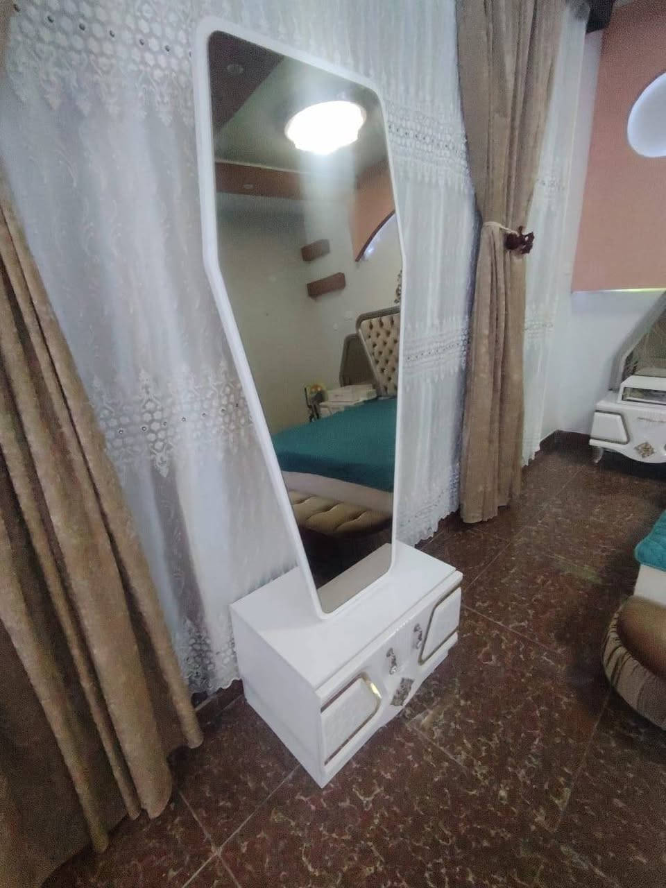 غرفه للبيع اخذتها ب 4 مليون بحاله جيده جدا تركي اصلي السعر 850
الاستفسار الاتصال ***********
