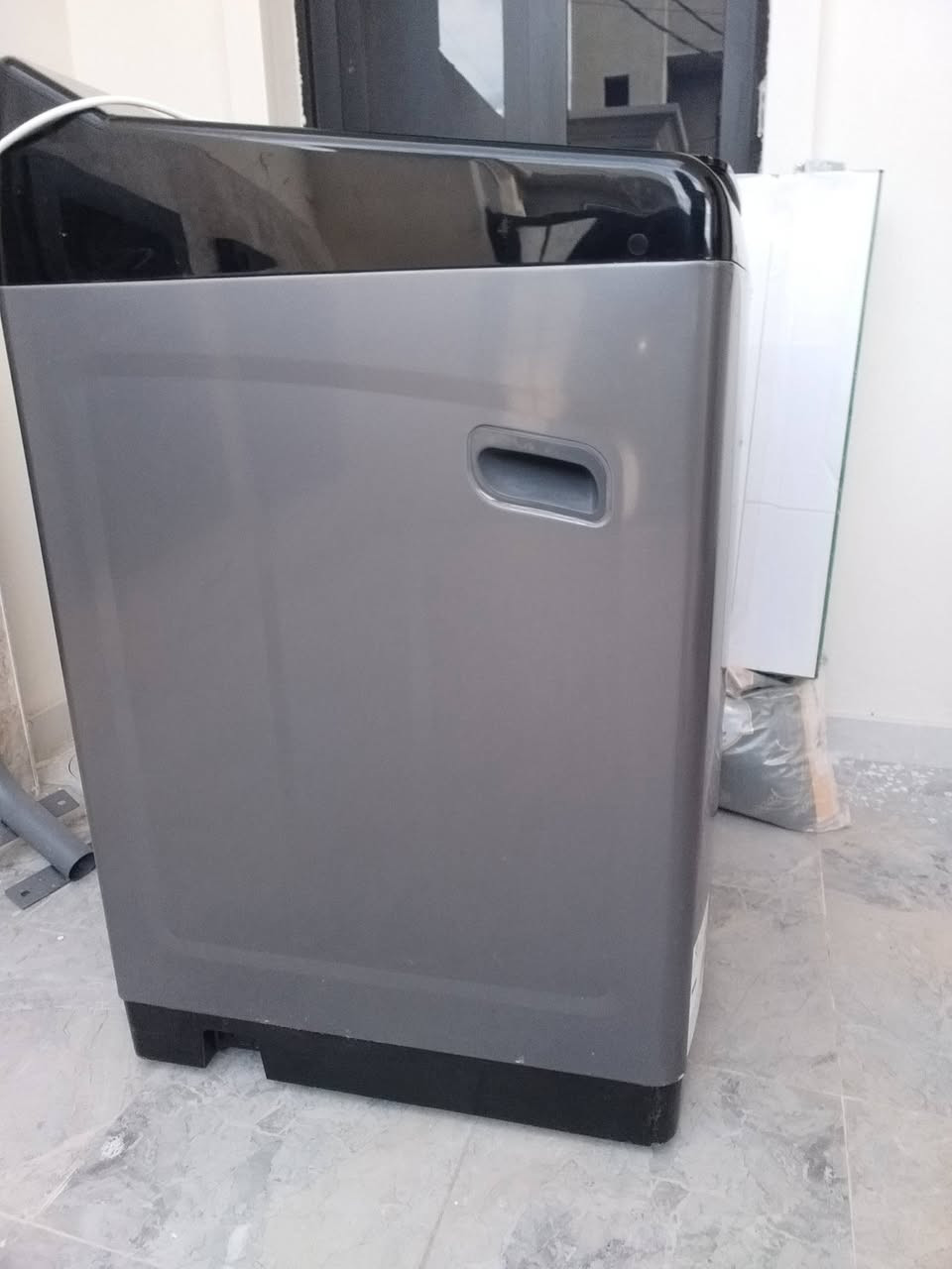 سلام عليكم 
غساله هايسنس أوتوماتيك حجم 17 كلش نظيفه وجديده سعر 425 وبيها مجال مكانها ألحي 
***********
