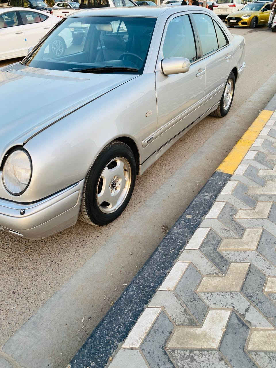 سلام عليكم
سياره ام عيون 
مكينة في 
سياره مصبوغه عام
صدر جديد 
موديل 98
رقم بصرة دولي
داخل حبري 
السيارة نقص بس كير بي صفنة بس تمشي طبيعي 
المكان بغداد الجديدة 
السعر 77 وبيهه مجال 
سياره باسمه ثانيه وتحويل
***********
