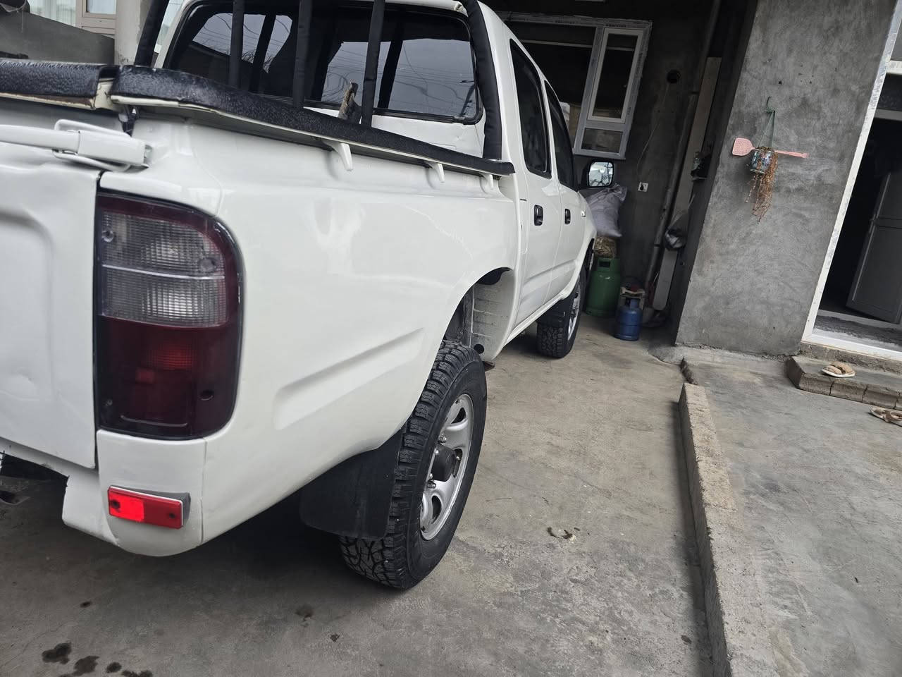 تۆیۆتا پیکاب دەبڵ ئەکسل بی بۆیاخ ئارمی پلاستیک مەکینە سپی مەکینە بەخ گێرو مەکینە و ئەکسل و دەبڵ ئەکسل و کارەبایتاو هەموو شتی بەشەرت تایەو هەمو شتێکی تازەیە هەیکەلی لەسەر دەقی شەریکە ماوەتەوە *********** ***********
