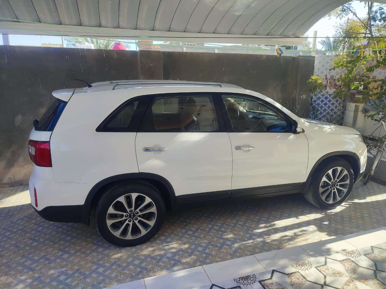 للبيع سياره سورنتوا موديل 13 شكل ال 15 وارد خليجي 6 سلندر كفاله من الصبغ والتبديل فقط بارد كد شبر باب عكس السائق گير ومكينة كفاله   تدفئة تبريد  كله شغال تخم تاير باتري جديد داخلها كلش نظيف سنوية لل 30 بأسم الوالد تحويل ثاني  يوم السعر 190 وبيها مجال مكان السياره بصره قضاء المدينه. ***********
