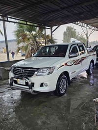 هايلوكس البيع موديل 2015 ماشيه 190 مكفوله سعر 195قفل 07707635496 07801...