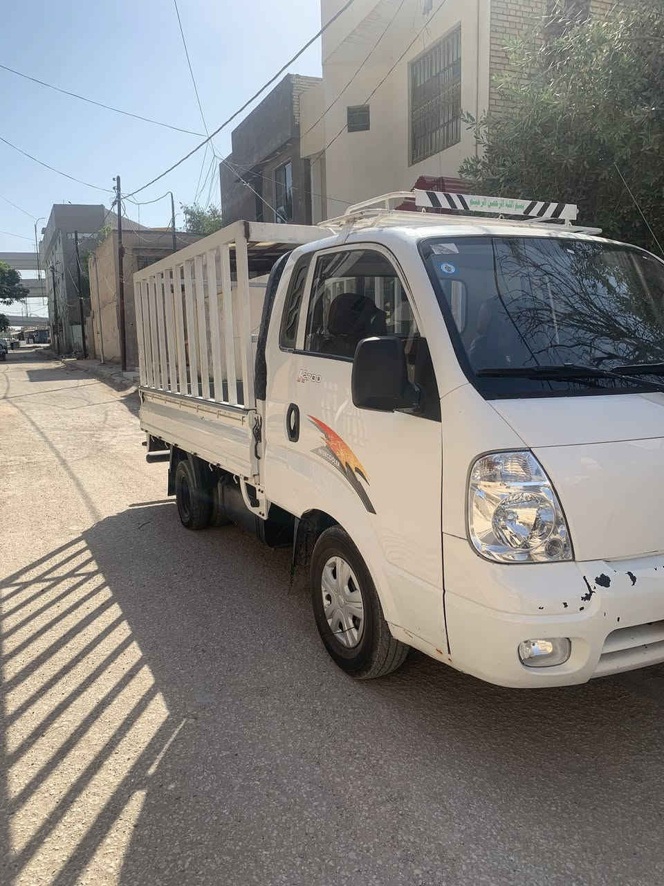 كيه بنكو 2700 مفتوح سياره نضيفه مابيها نواقص مكينه وكير نضاف وكفاله تبريد شغال رقم الجديد وسنويه ل2031 تخم تاير امامي حداديهته جديده شاصي مكفول لاصبغ ولا ضرر سيارره نضيفه مكانه حله مركز الرقم (***********)
