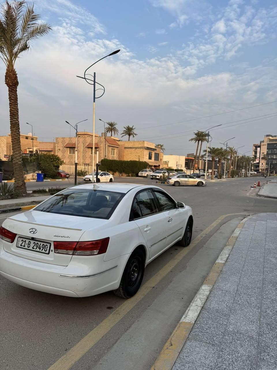 سلام عليكم للبيع سوناتا 2009 خليجي بيه جاملغ صبغ سياره جاهزه بدون نقوصات كامله رقم وهزه جديد مواصفات شاشه كامره محرك 2400 عليه منضومه زنون كامله وعليه منضومه غاز 
سعر  105 وبيه مجال بسيط 
مكان سياره بغداد اليرموك
الاسفسار ***********
