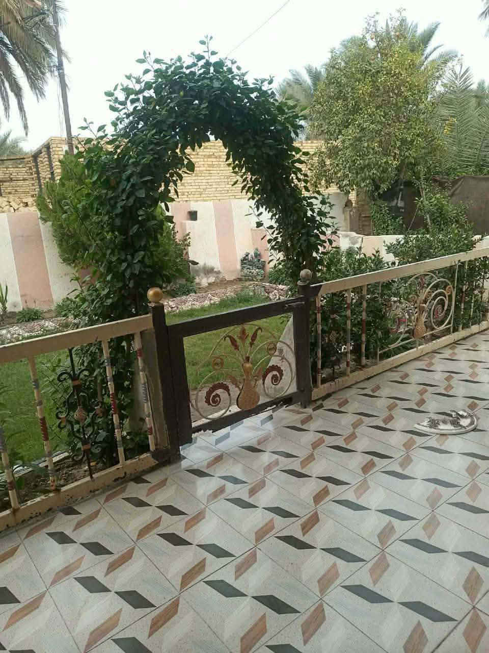 السلام عليكم ورحمه الله وبركاته
دار للبيع في محافظة بابل منطقة المعيميره  قرب البوابه مساحة البيت مع الحديقه 650 متر غرف عدد 2
5*4
هول 10*4 صاله 7*4 مطبخ 5*4
صحيات خارجيه  الاستفسار اتصل على الرقم صاحب الدار اني مكلف بنشر***********
