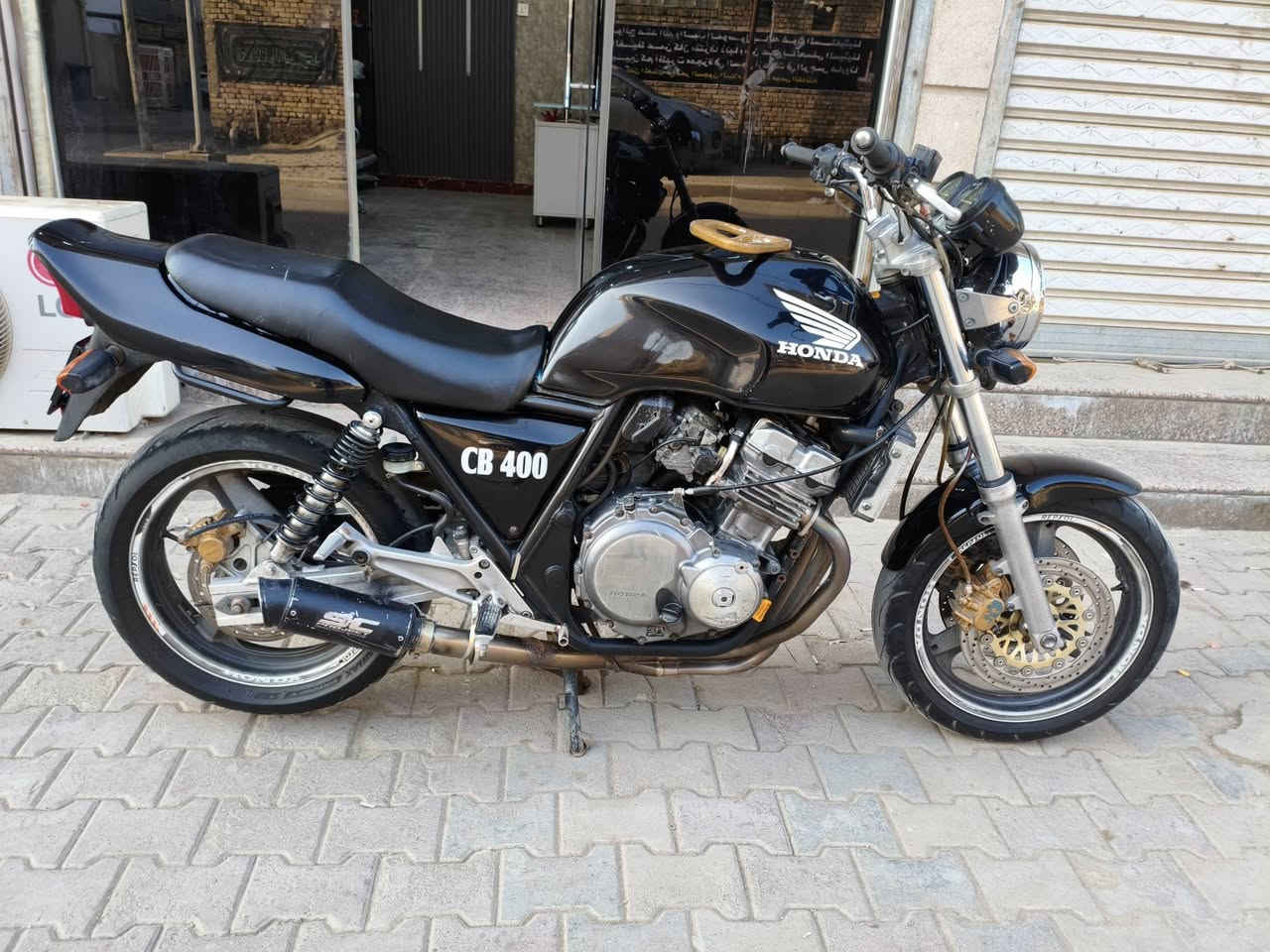 السلام عليكم CB400 جيل اول دراجه حلوه وميكنه نشطه تاكل الگاع 
مبدل بيهه شرگ ورنگات فقط 
تشغيله نگره بكل وقت 
اذا ملعوب بالمكينه ترجع لو بعد ١٠ سنين 
السعر مليون و٨٠٠ 
مكاني ميسان حي المعلمين الجديد 
غير متواجد ع الفيس 
***********
