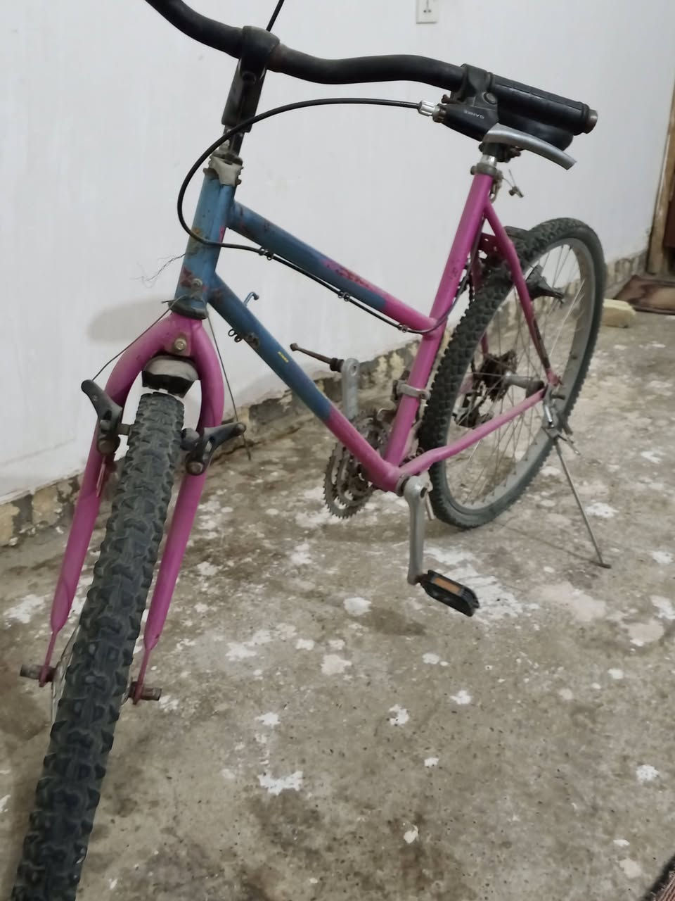 سلام عليكم بايسكل رياضي للبيع مثل ما شوفون كدامكم الله شاهد علي كلشي مابي بس شي واحد ويل تاير الخلفي تبديل وباسكل نضيف الله شاهد وسعر 25 وبي مجال زين مكاني بغداد الحسينيه مسقط وتحياتي ♥️رقمي ***********
