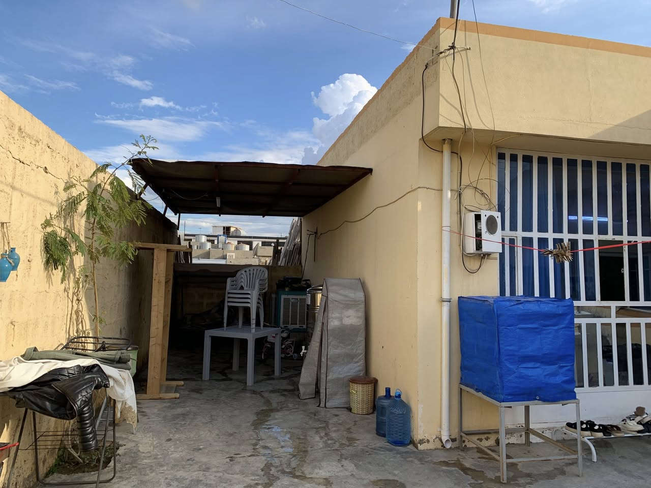 دارللبيع 🏠 مساحه١٤٥ممربع ✅
غرفتين +مطبخ+استقبال صغير+حمام وتواليت غربي شرقي خارجي موقع مميز فيلق خلف سوق دبي فرع كامل خدمات
سعرها٣٨مليون
***********
