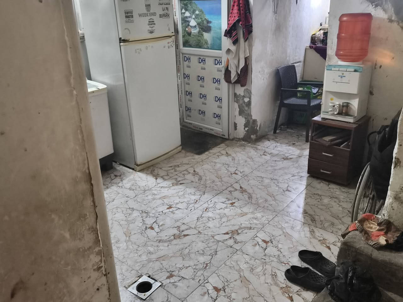 "للبيع بيت في منطقه الوشاش المساحة 50 متر. البيت بناء قديم (يحتاج ترميم) ومثالي للي يدور ويريد يبني من جديد. الموقع متوفر بي كل الخدمات على شارع عام للتفاصيل رقم الهاتف ***********
