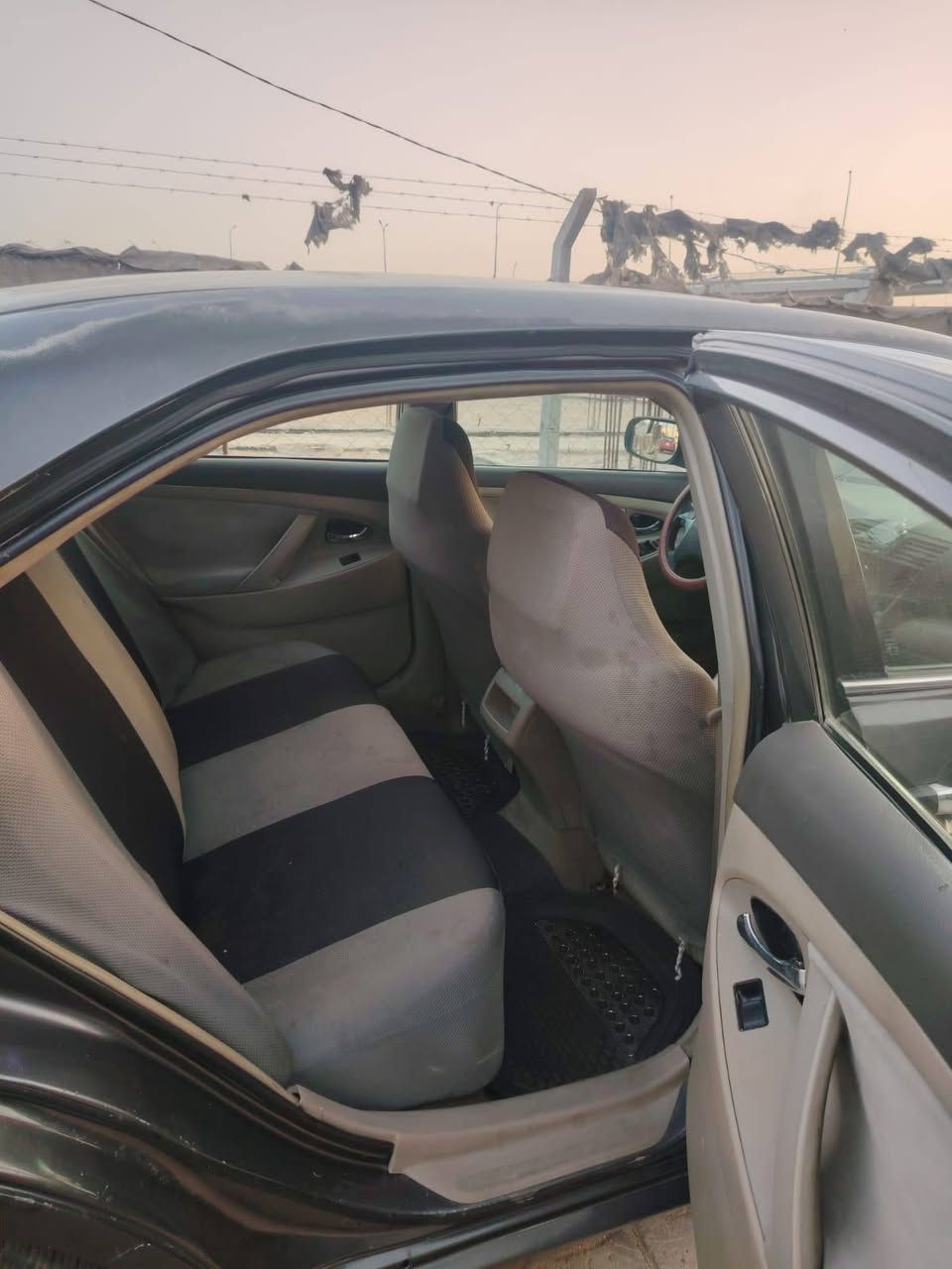 سلام عليكم
للبيع تيوتا كامري 
موديل ٢٠٠٧ وارد أمريكي
الضرر الجاملغ الخلفي فقط
سنويه ورقم جديد
النضافه كما موضح بالصور
للاستفسار عن السعر والتفاصيل الاتصال على الرقم
***********
