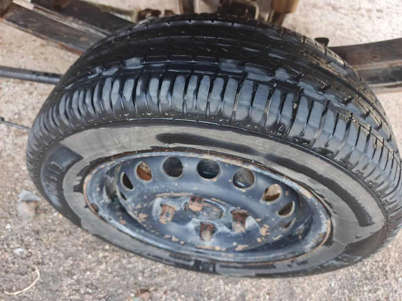 السلام عليكم ستوته أدوات كلك كلك جمره ألفين 2019 ستوته كامله مكمله تايارت جوبلس جدد مداكر جدد دبلات خلفي جدد محرك  جديد صار شهرين من شاده مثل ما واضح كدامكم ستوته مناقصه شي كامله مكمله سعره 800 وبيه مجال ويدلل عليه الشراي رقمي *********** مكاني كرمه علي
