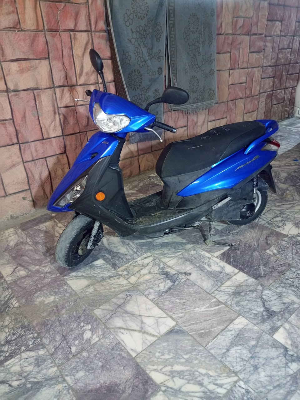 السلام عليكم 
اكزز حديث شكل الجديد 
دراجه جديده وناعمه ومابيها اي نقص وماشيه قليل 
أوراق المعرض موجوده
مكاني البلديات 
سعر مليون 
***********
