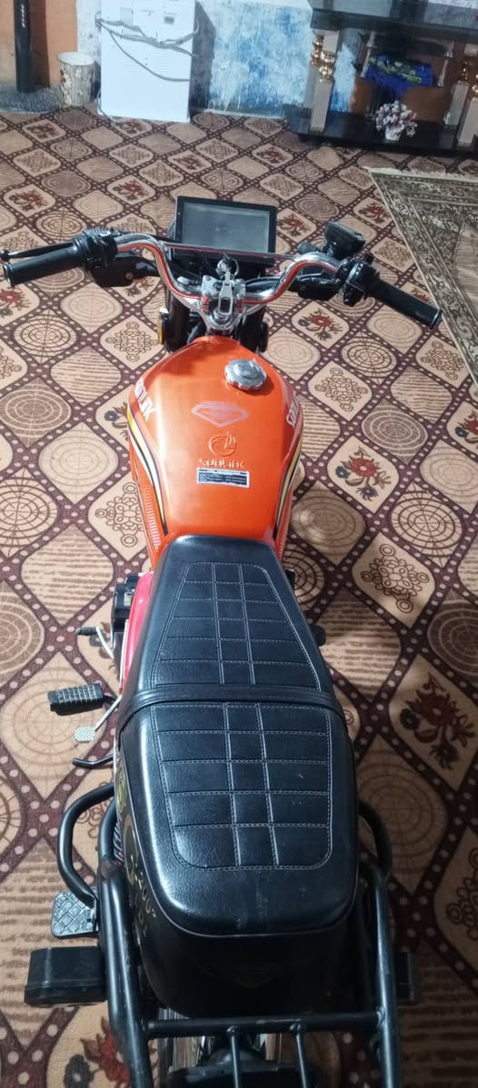 سلام عليكم دراجه للبيع سافان مكفوله كفالة عامه اوراق بغداد كهربايات كل شغاله موديل 2025مكان واسط العزيزيه ***********
