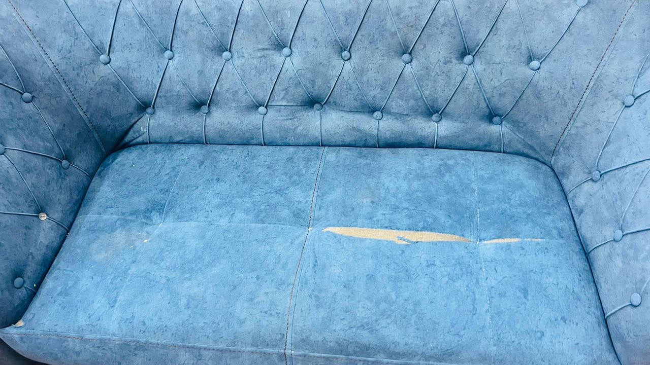 سلام عليكم تخم 7 مقاعد اضرار بسيطه بالقماش للأستفسار ***********
