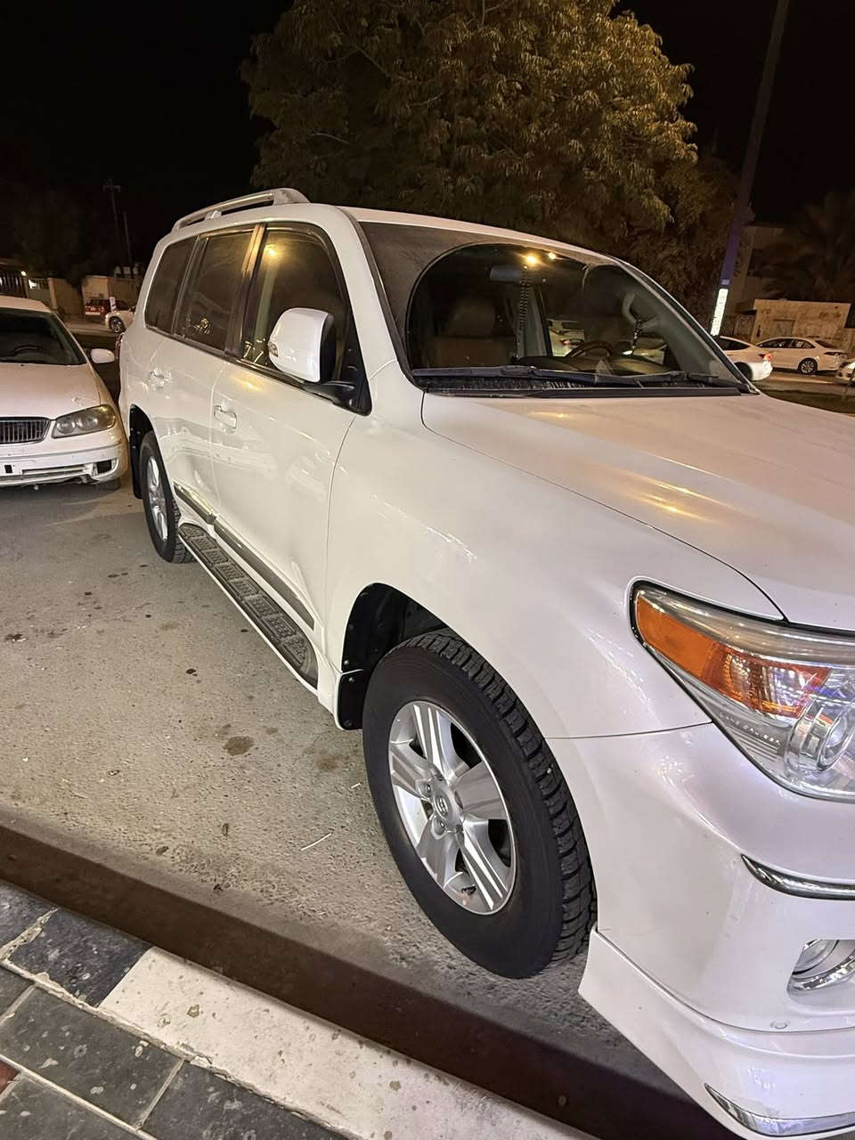 سلام عليكم
لاندكروز موديل 2014
ماشيه 180 شركة سردار
كفاله عامه بدون صبغ وضربه حتى الدعاميات
داخل جلد مثل ما موضح في الصوره
بيع او مراوس حسب
للاستفسار الاتصال على الرقم *********** او واتساب بدون فيس
