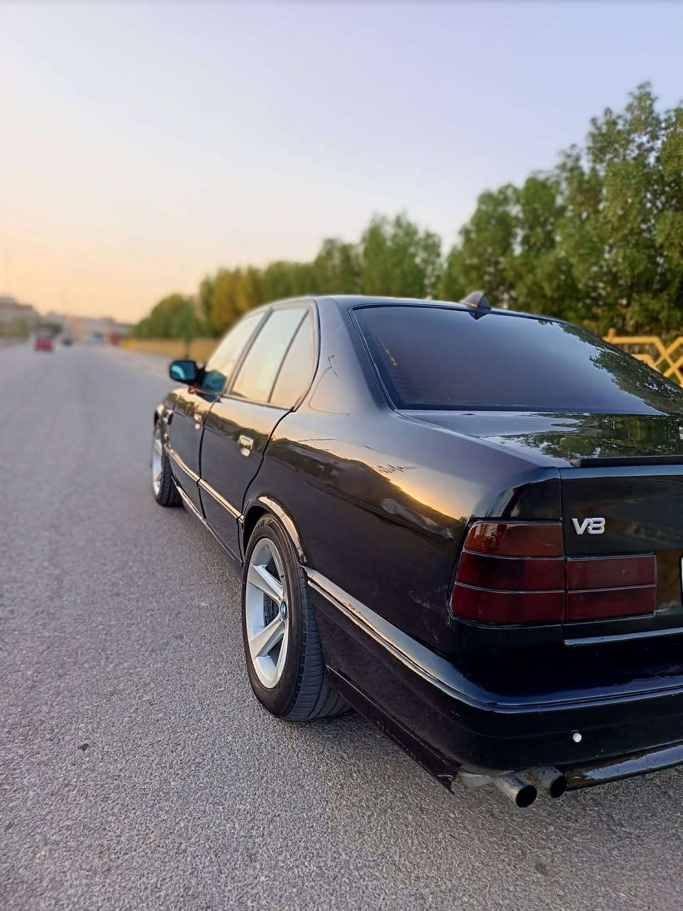 اسلام عليكم BMW موديل 91 حجم 535 رقم واسط بسمي تحويل ثاني يوم لون اسود تعمير جديد كدام عينك واحله من الصوره الله شاهد السياره بس بك مترجع بس هاايي نقصه مترجع بك والتبريد بس غاز السيارة خير من الله ترايك للبصرة السعر 46 وبيه مجال للطيبين واذا اكو مراوس هم عادي  وبالعافية عل ياخذه الي تعجبه ينتصل ويشلع اعيوني الرقم ***********
