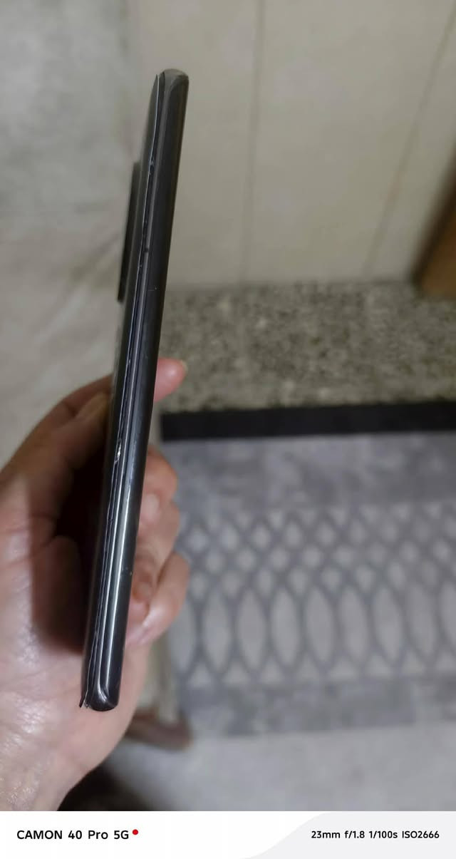 سلام عليكم 
هواوي ميد ٤٠ برو 
ذاكره ٢٥٦ 
بيه ضهر مفطور وشاشه مفطوره ومتلمس يحتاجله شاشه 
قيم واخذ 
*********** واتساب فقط 
بغداد الحريه
