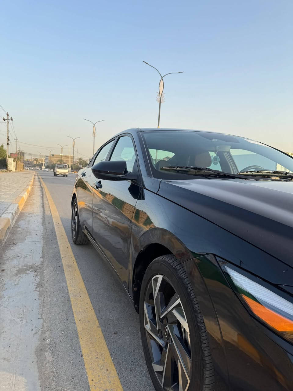 سلام عليكم  
للبيع الانترا 2025 وارد امريكي 
حادثها جاملغ خلفي وبين الباب والجاملغ من جهة الصدر 
السيارة كلهة ليبل واحد 
مواصفات 
شاشة 
كامرة 
بصمه 
السيارة زيرو 
مكينه 2000 دوش 
ما ماشية أقل آلاف 
السعر 162 وبيها مجال 
مكاني بغداد البلديات قرب الأمن العامه 
للاستفسار ***********
