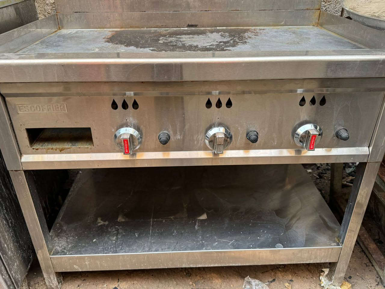 لسلام عليكم اغراض مطعم كامله للبيع 
العنوان كربلاء... مكلف بالنشر اي استفسار الاتصال ع هذا الرقم ‏‪***********
