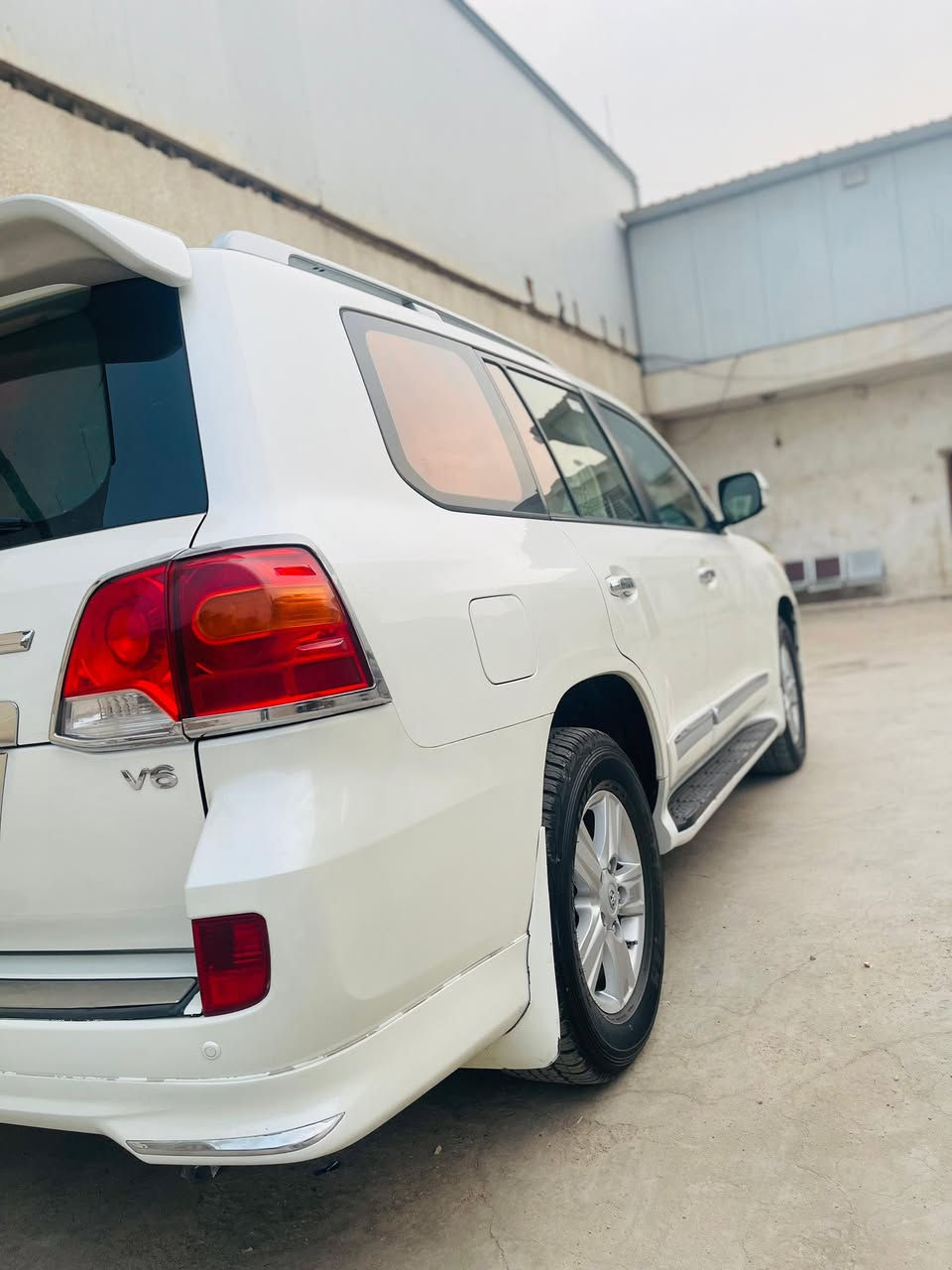 لاندكروز مديل 2013السياره كفاله 6v رقم بغداد مميز بأسمي تحويل ثاني يوم السياره جديده وما بيها ايي نقص و معروفه مواصفات الاندكروز للاستفسار 
***********
