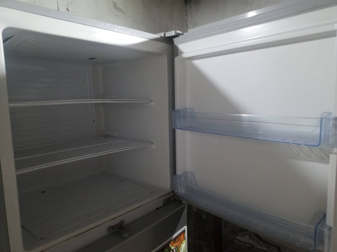 ثلاجه مستعمله شرط الشغل للبيع بسعر مناسب 
***********
