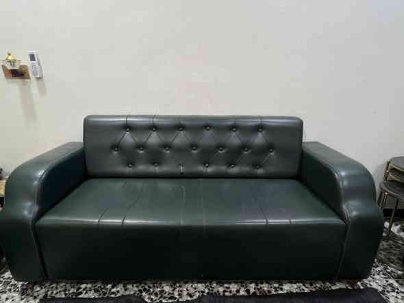 السلام عليكم، تخم للبيع نظيف سبع مقاعد جلد ب٢٥٠ والبردة هديه ويا الموقع بغداد الحريه للاستفسار التواصل على الرقم ***********
