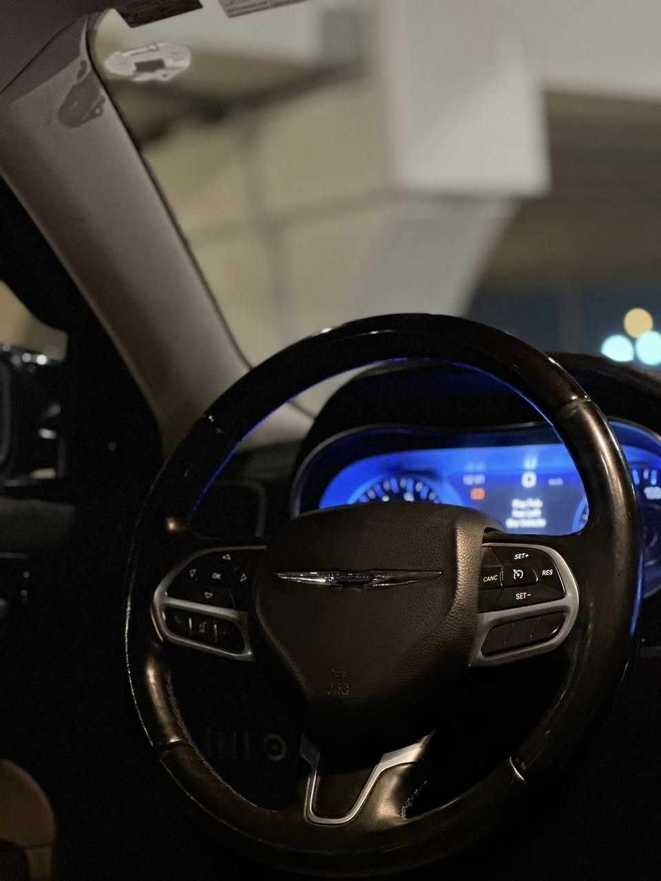 السلام عليكم
نوع السيارة : كرايسلر اوباما c300
الموديل : ٢٠١٧ اصل اصل
الرقم : دهوك سنوية ل ٢٠٢٧ 
المحرك :٣٦٠٠ يعني ٦ سلندر 
الضرر : جاملغ و باب صفحة السايق بدون ايرباك بدون شواصي 
اللون : اسود و الداخل بيجي 
المكان : البصرة 
المواصفات : 
كشنات جلد تبريد و تدفئة
بناوراما
كشنات ميموري
شاشة كار بلي 
كامرة دوارة 
بردة خلفية 
يعني من الاخير السيارة فول الفول 
عليهة بجم اس 
و السيارة ما ناقصهة برغي 
***********
