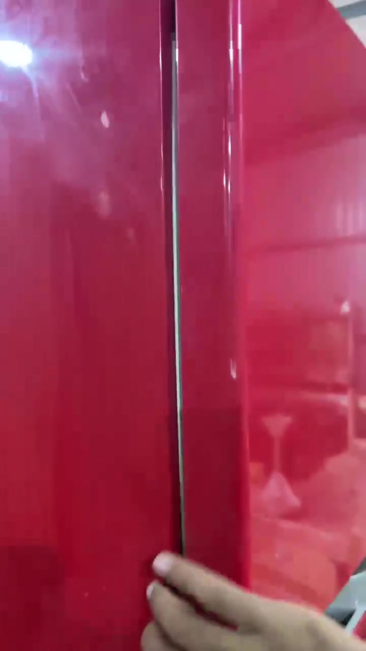 ثلاجه نضيفه 100/100للبيع 
لتواصل مراسله على واتساب ***********
