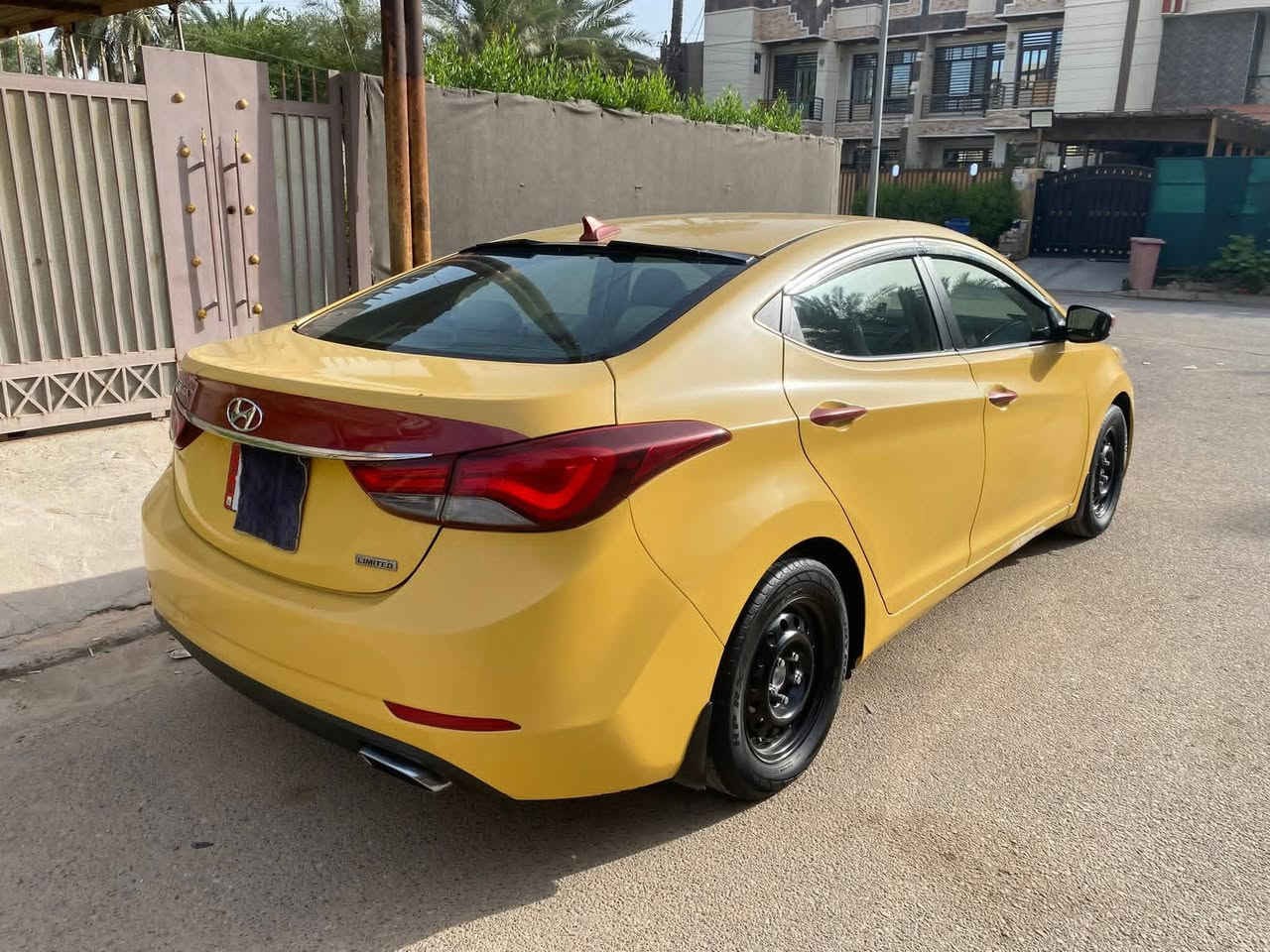 السلام عليكم 
للبيع النترا موديل 2015 تكسي رقم بغداد انكليزي وارد أمريكي كلين بدون حادث حالوب فول مواصفات محرك كير مكفولات شركه ميكانيك تبريد تايرات كهربائيات جيد جداً 
محرك حجم 2000 gdi
داخل بيجي
كشنات جلد 
تدفئه بالكشنات
بكلايت لد
لايت الامامي عدسه ولد
بصمه تشغيل
مرايه داخليه كهربائيه
كامره اصليه
سلايت
كشن السائق كهرباء 
*********** واتساب

