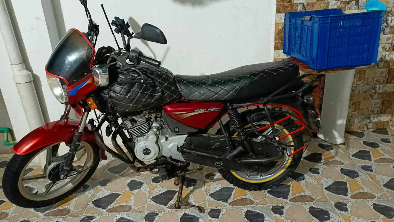 بوكسر موديل 18اوراق اصولي يعني بوجهك الترقيم  جديد نضافه 100/100 الايت زنون عالي ناصي مكينه حلوه ناعمه سماعت دبل شغالات ستاند تلفون الدراجه فول  السعر 600وبي مجال رقمي *********** شرط الترقيم
